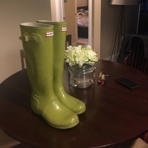 Hunter Limited Edition color! Pea Green Sz 9